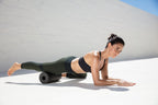 Blackroll Flow Standard Foam Roller - 30 cm - Zwart - In gebruik
