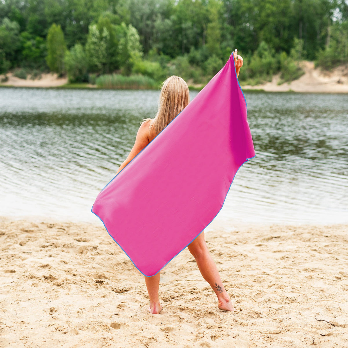 NILS Microvezel Handdoek - Roze/Blauw - 140 x 70 cm - Aanzicht