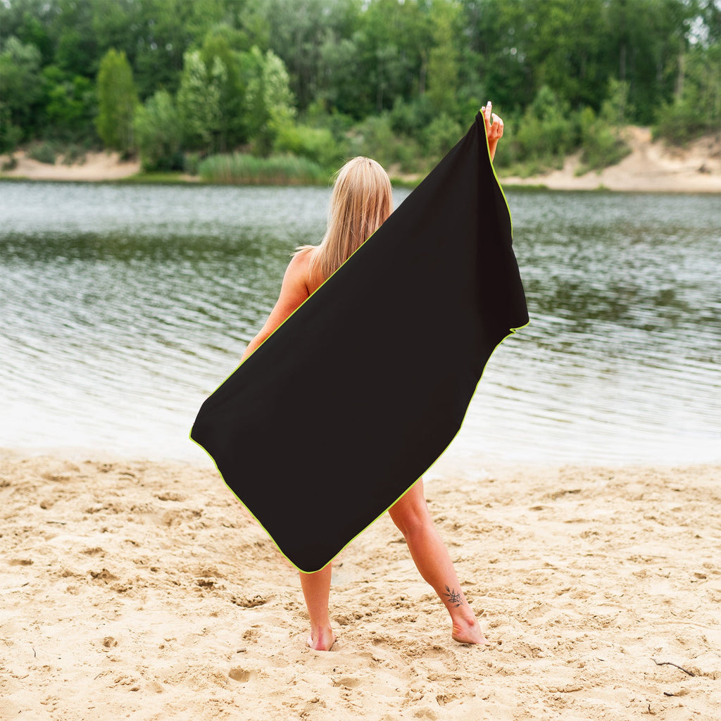 NILS Microvezel Handdoek - Zwart - 140 x 70 cm - In gebruik