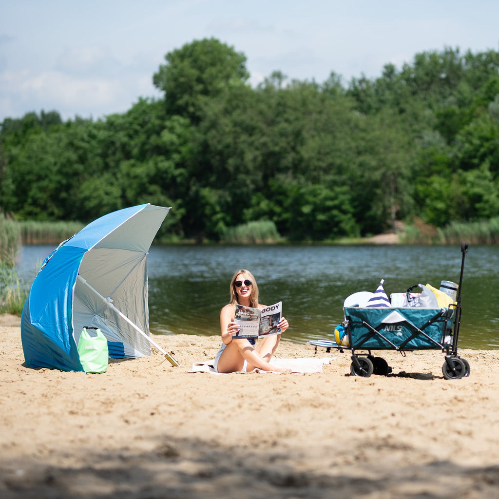 NILS Camp Strandparasol - 220 cm - Blauw - In gebruik