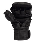 Gorilla Wear Ely MMA Bokshandschoenen - Zwart/Wit - In gebruik