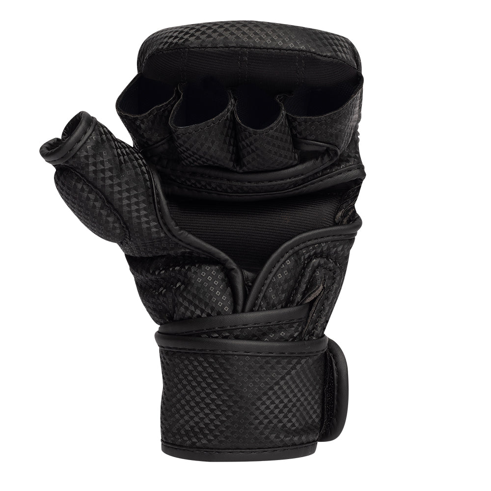 Gorilla Wear Ely MMA Bokshandschoenen - Zwart/Wit - In gebruik