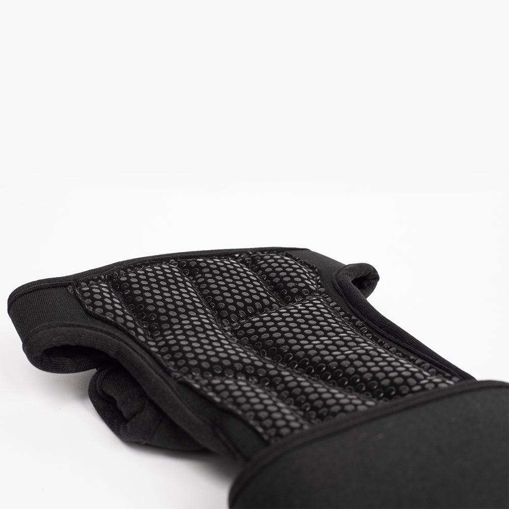Gorilla Wear Yuma Fitness Handschoenen - Zwart - In gebruik