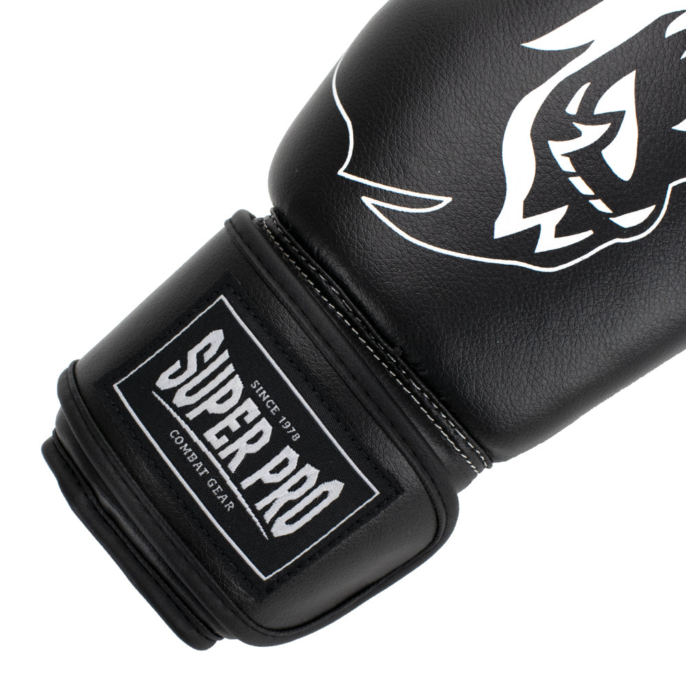 Super Pro Combat Gear Talent (Kick)Bokshandschoenen - Zwart/Wit - In gebruik