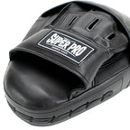 Super Pro Combat Gear Curved PU Handpads - Zwart / Wit - In gebruik