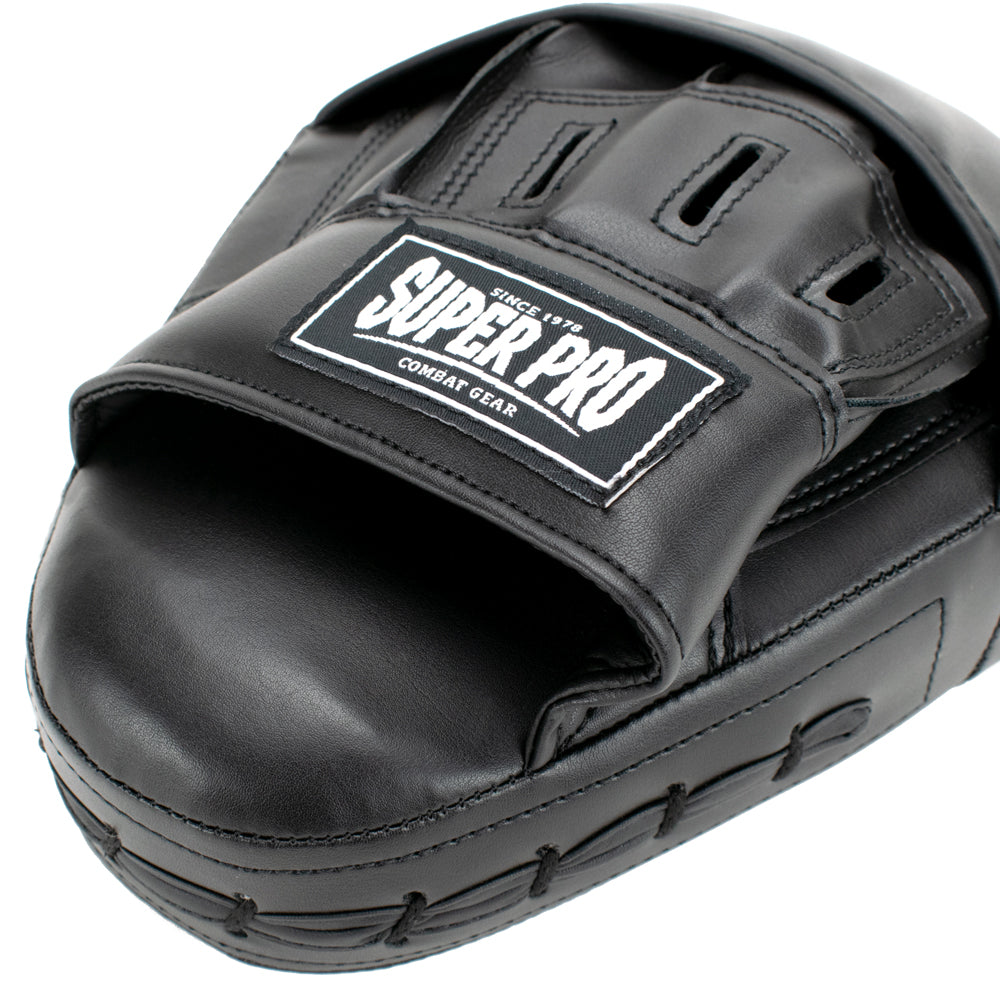 Super Pro Combat Gear Curved PU Handpads - Zwart / Wit - In gebruik