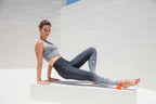Blackroll Mini Flow Foam Roller - 15 cm - Azuur Blauw - In gebruik