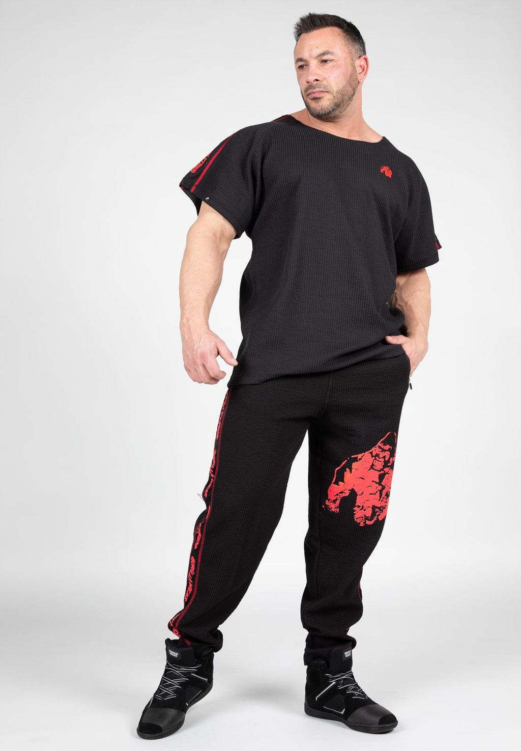 Gorilla Wear Buffalo Old School Trainingsbroek - Zwart/Rood - Aanzicht