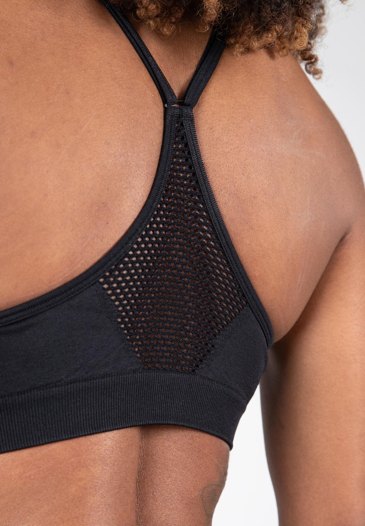 Gorilla Wear Quincy Seamless Sportbeha - Zwart - Aanzicht