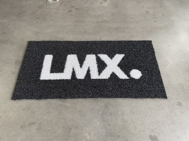 Lifemaxx LMX Deurmat - Branded Doormat - 100 x 50 cm - Aanzicht