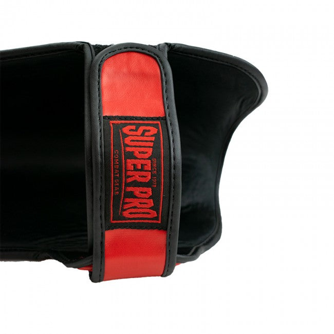 Super Pro Combat Gear Rebel Scheenbeschermers - Rood/Wit - In gebruik