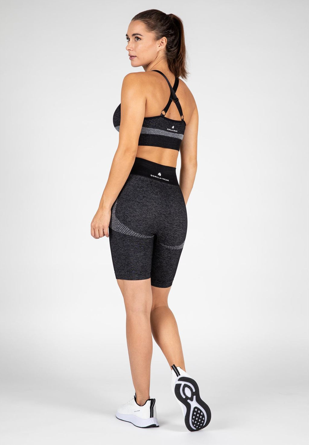 Gorilla Wear Selah Seamless Cycling Shorts - Zwart - In gebruik