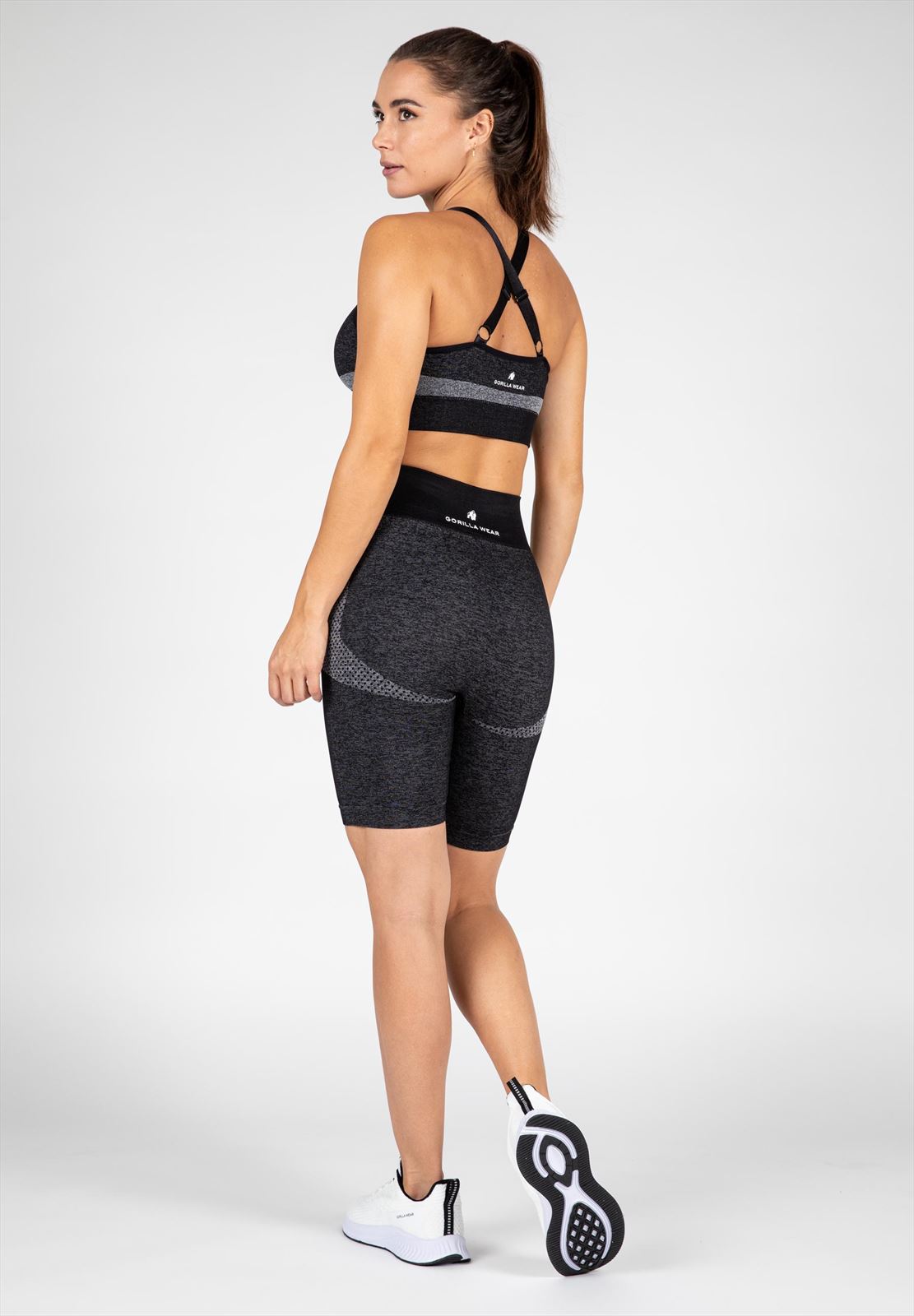Gorilla Wear Selah Seamless Cycling Shorts - Zwart - In gebruik