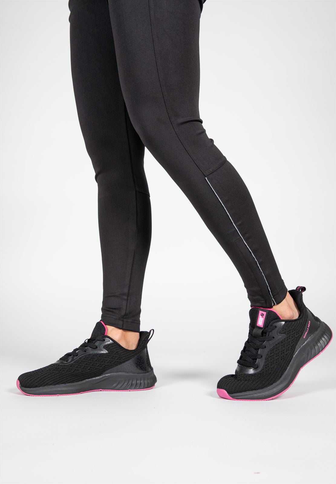 Gorilla Wear Halsey Trainingsbroek - Zwart - In gebruik