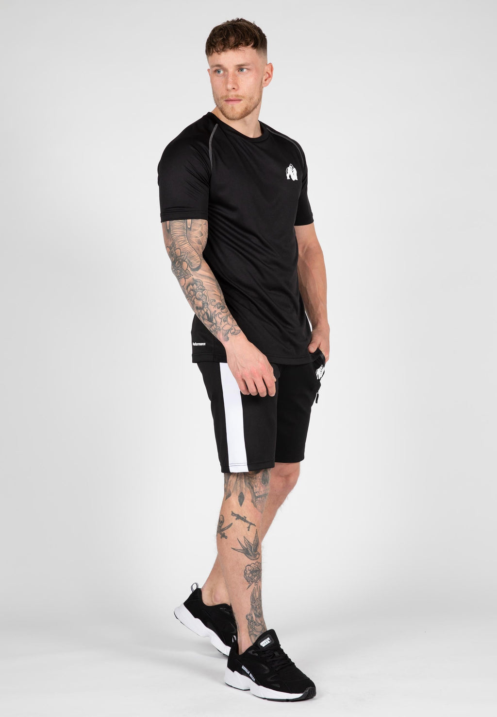 Gorilla Wear Performance T-Shirt - Zwart - In gebruik
