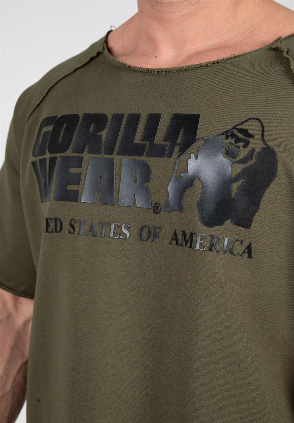 Gorilla Wear Classic Work Out Top - Legergroen - In gebruik