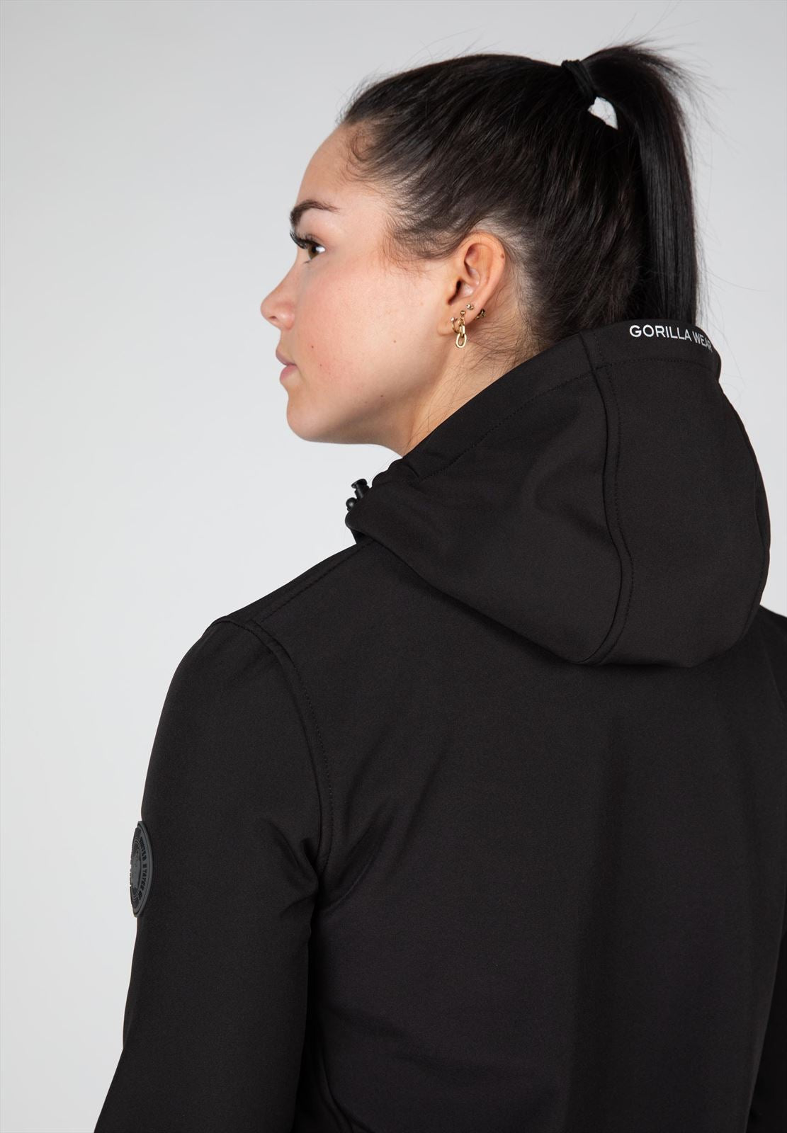 Gorilla Wear Mina Softshell Jas - Zwart - In gebruik