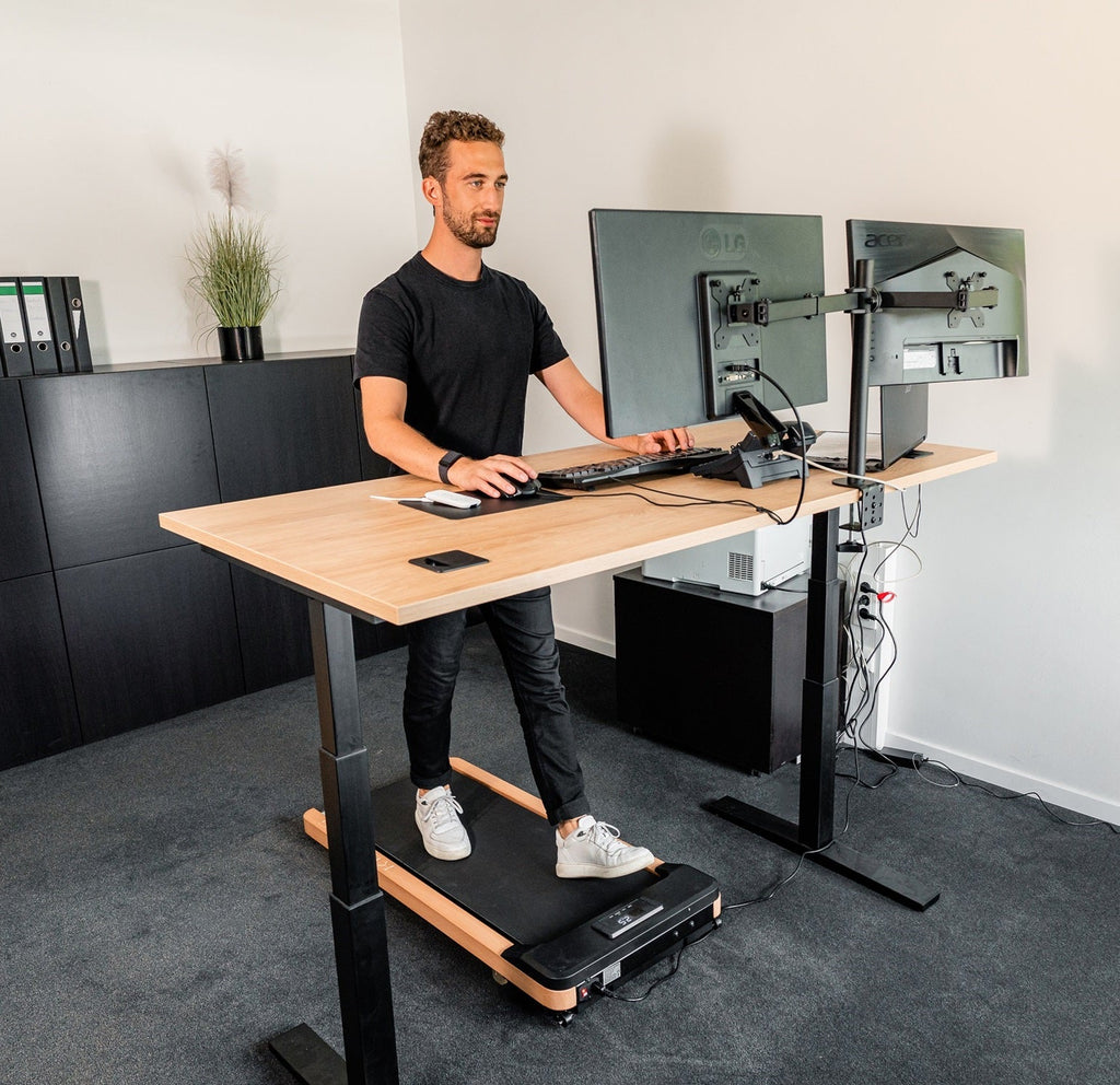 Kuipers Loopband K1 - Kantoor Walkingpad - Hout/Zwart - In gebruik