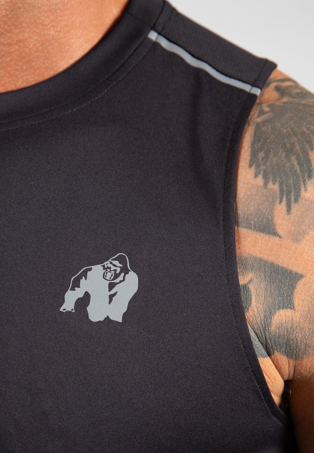 Gorilla Wear Easton Tank Top - Zwart - In gebruik