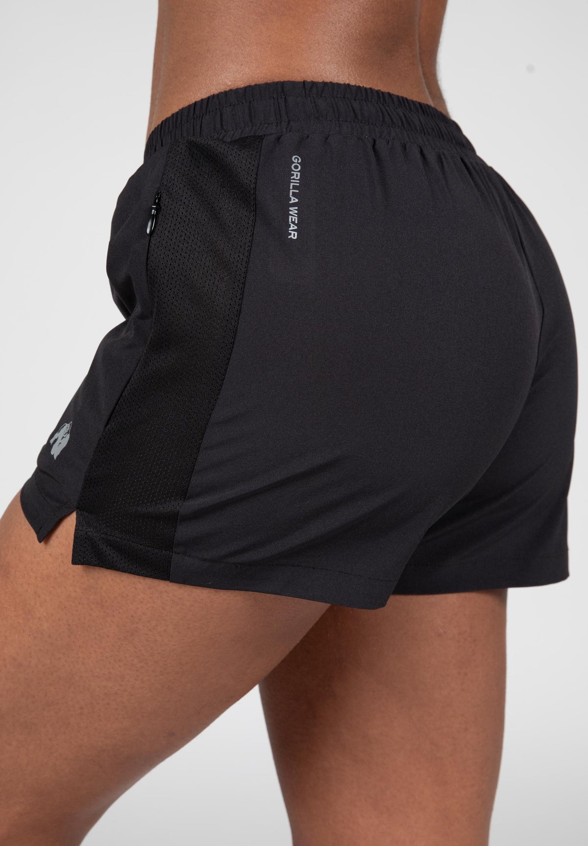 Gorilla Wear Marietta Shorts - Zwart - In gebruik