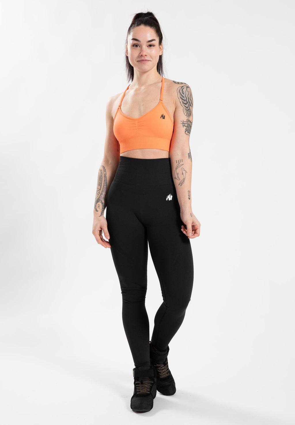 Gorilla Wear Olivia Seamless Sportbeha - Perzik - In gebruik