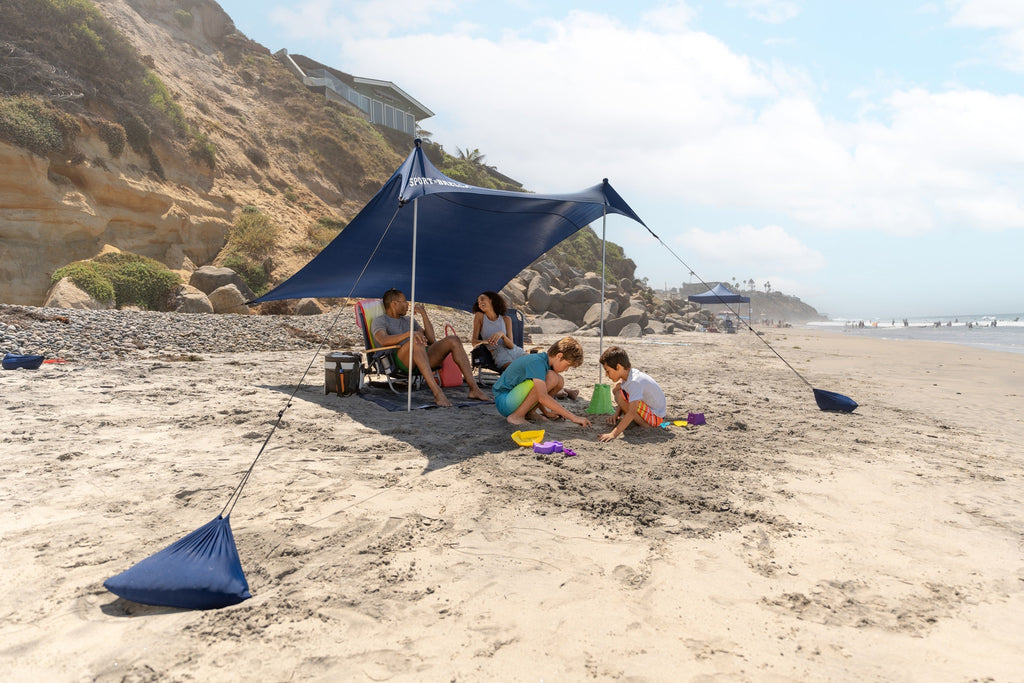 Sport-Brella Solbreeze Zonnescherm - Open Strandtent - Blauw - In gebruik