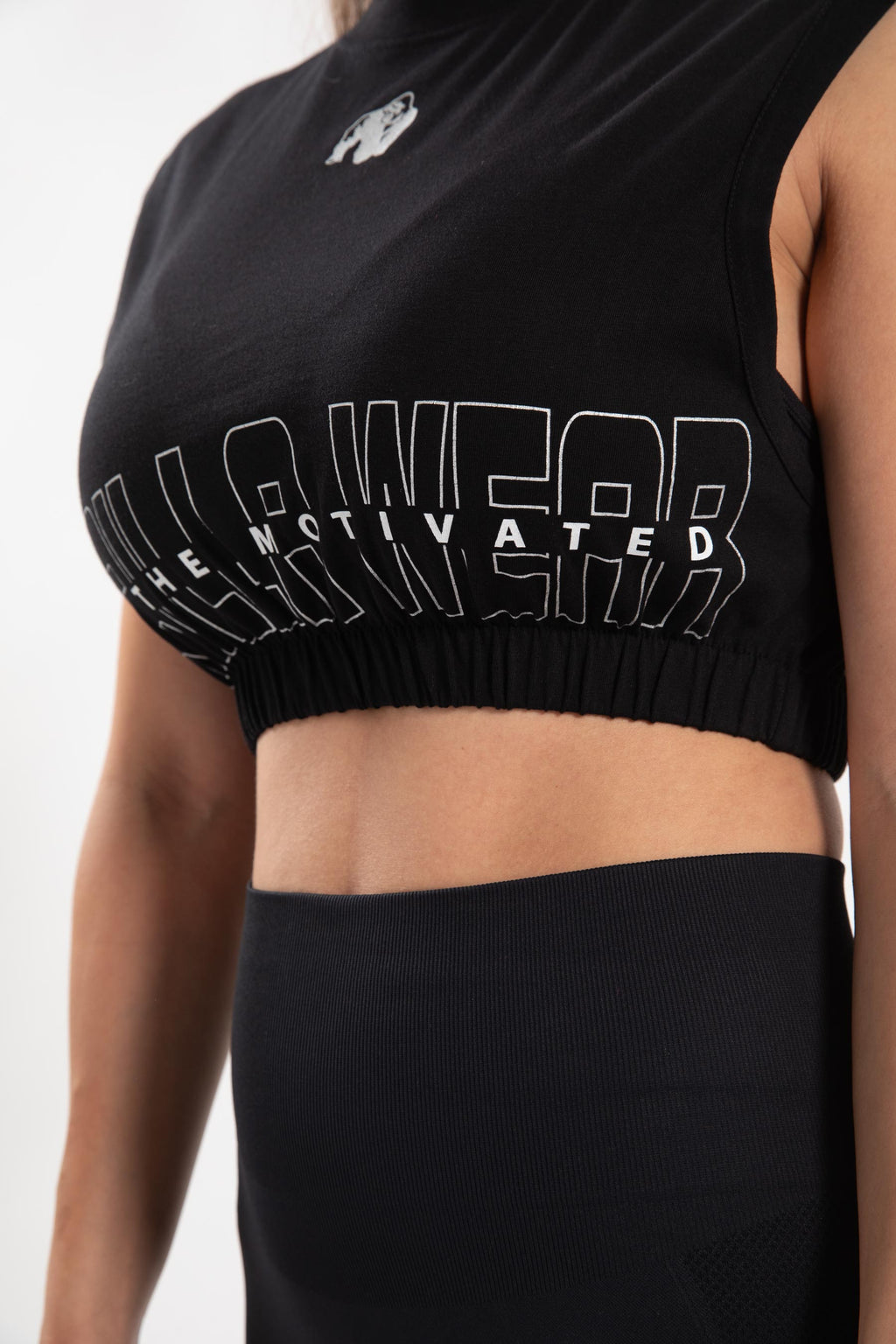 Gorilla Wear Albion Oversized Crop Top - Zwart - In gebruik