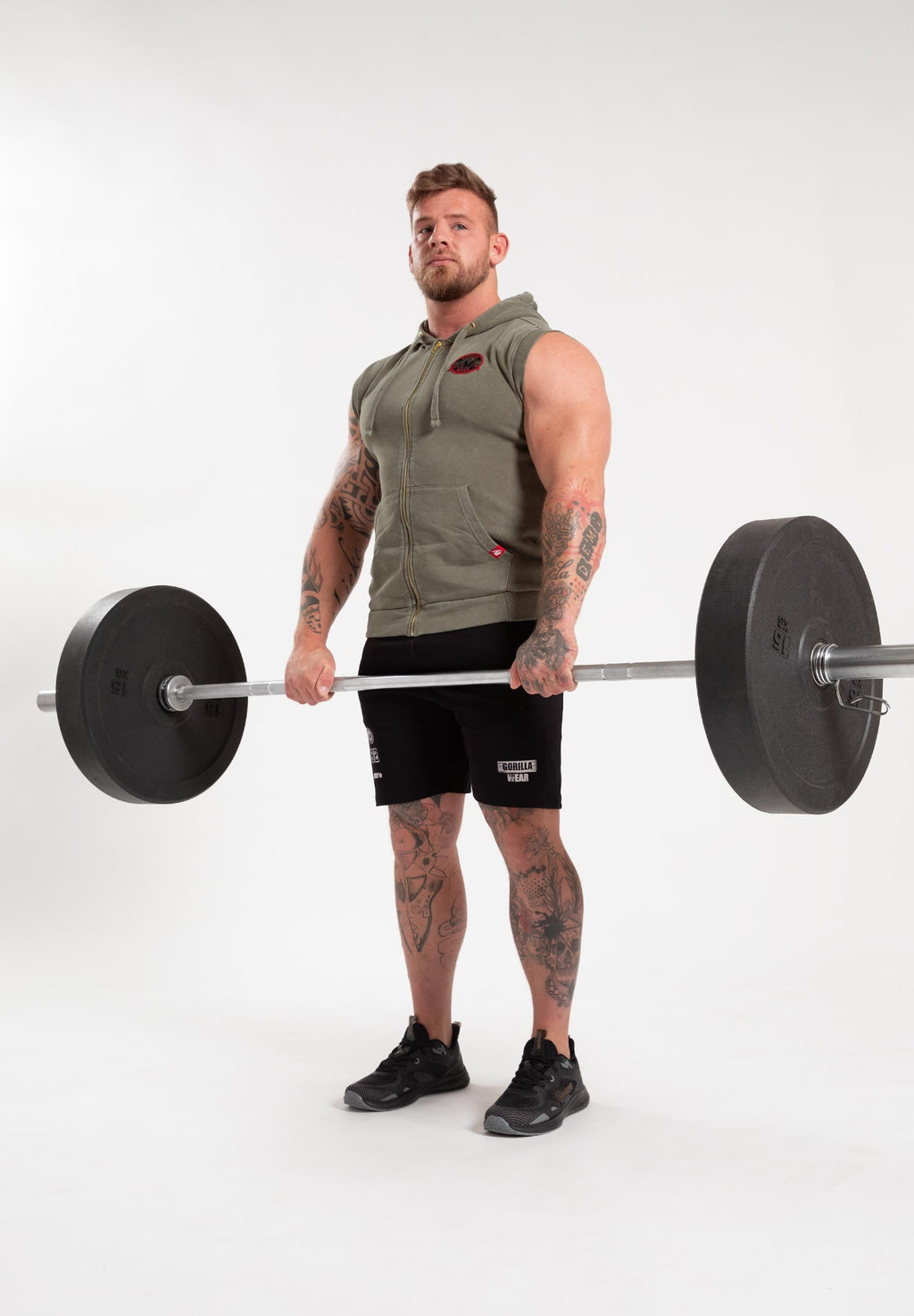 Gorilla Wear Silverdale Mouwloos Vest met Capuchon - Legergroen - In gebruik