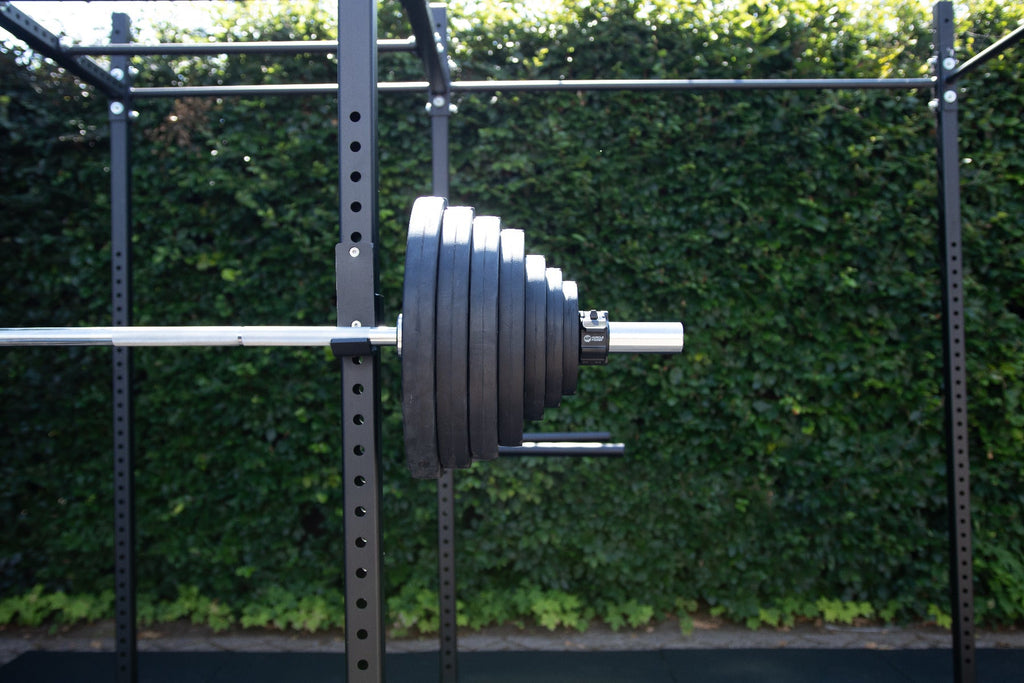 Muscle Power Olympische Halterschijf met Handgrepen - Rubber - 5 kg - In gebruik