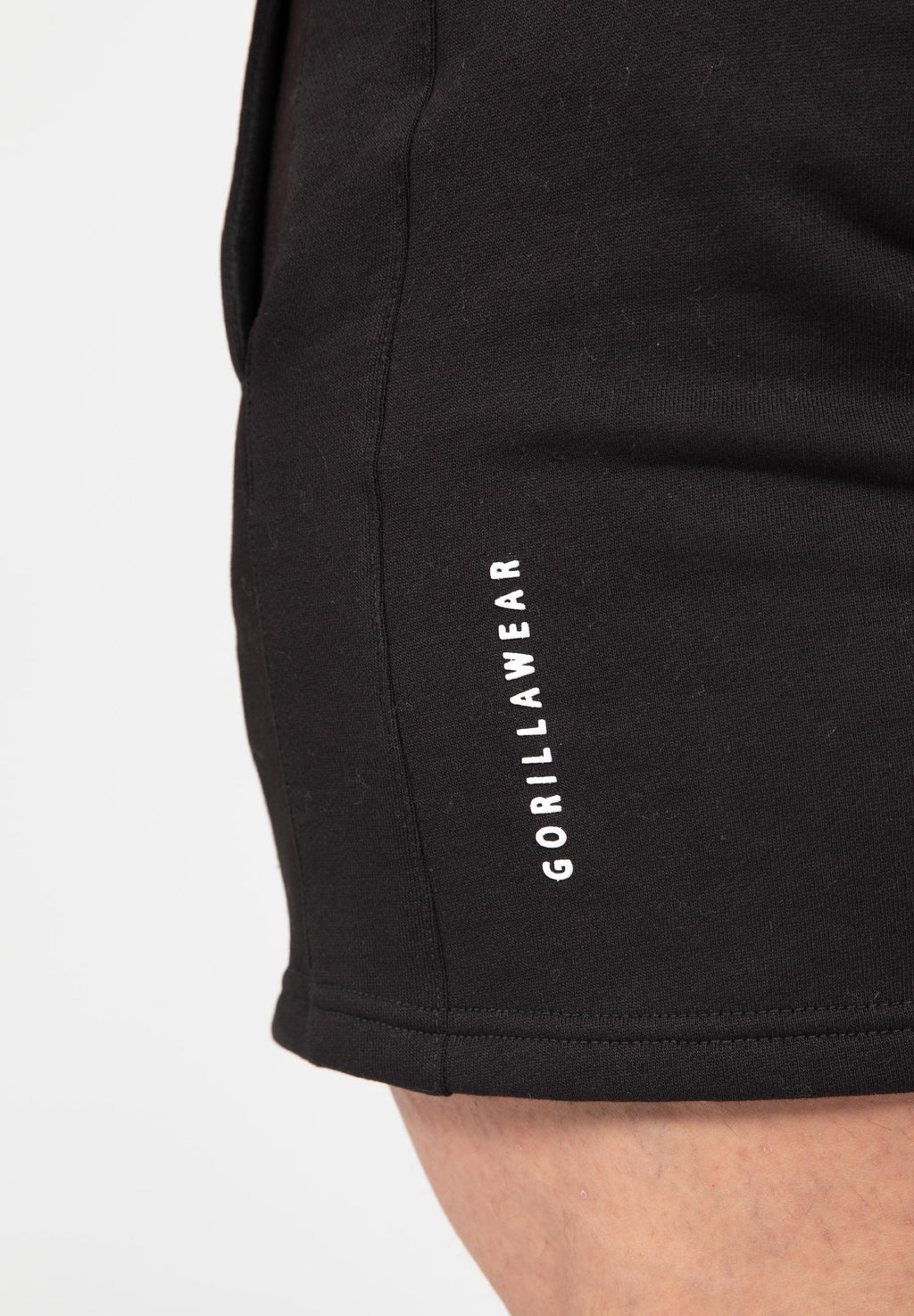 Gorilla Wear Leon Sweat Shorts - Zwart - In gebruik