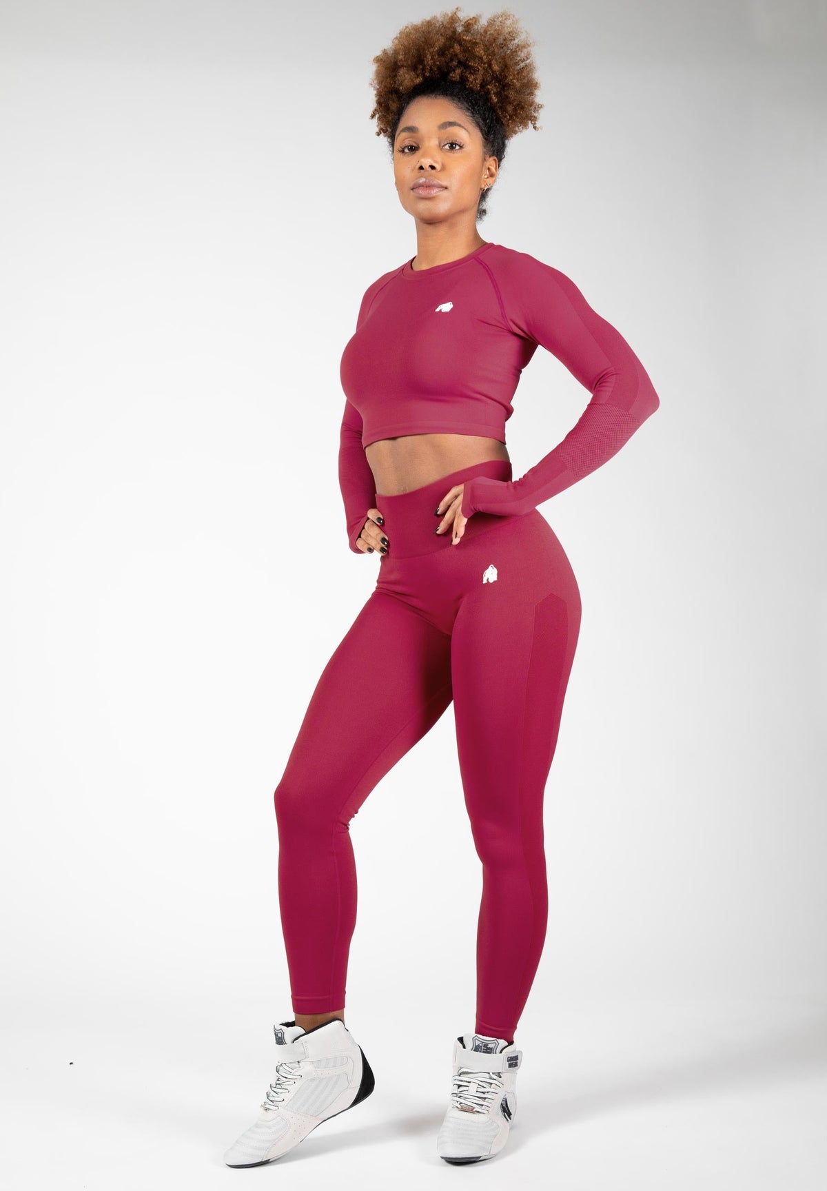 Gorilla Wear Hilton Seamless Cropped Longsleeve - Fuchsia - In gebruik