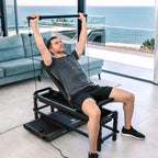 Flow Fitness Perform G1i met Perform Fitnessbank - Smart Home Gym - Krachtstation - In gebruik