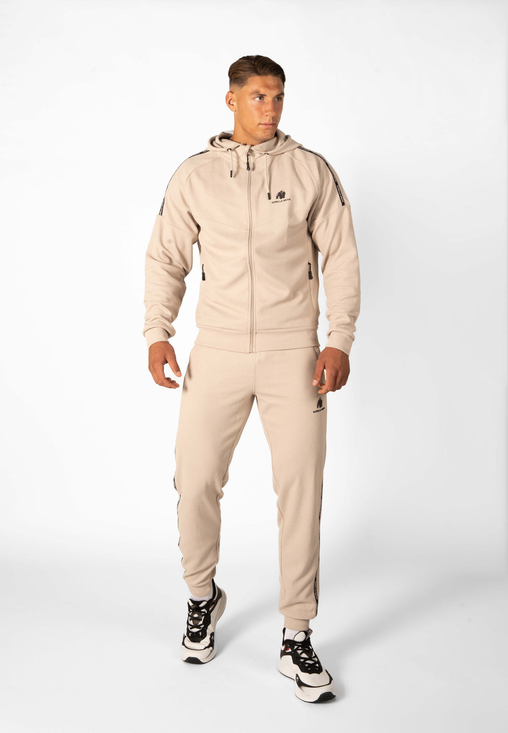 Gorilla Wear Harvey Trainingsjas - Beige - In gebruik