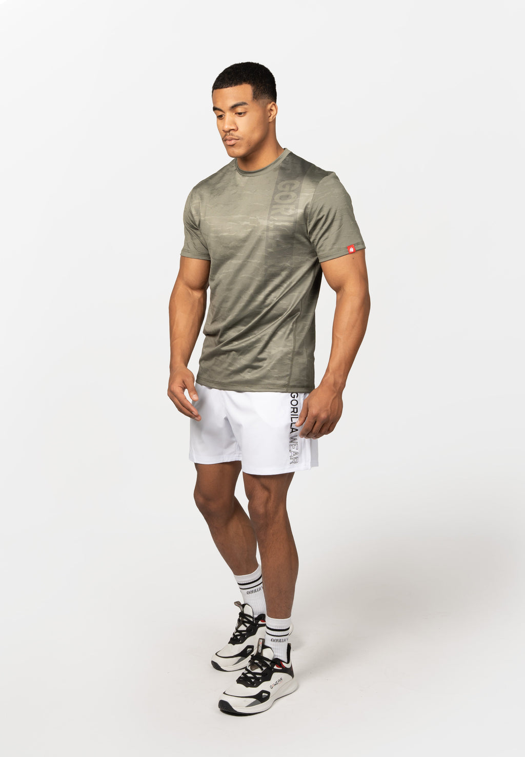 Gorilla Wear Westley T-shirt - Legergroen - In gebruik