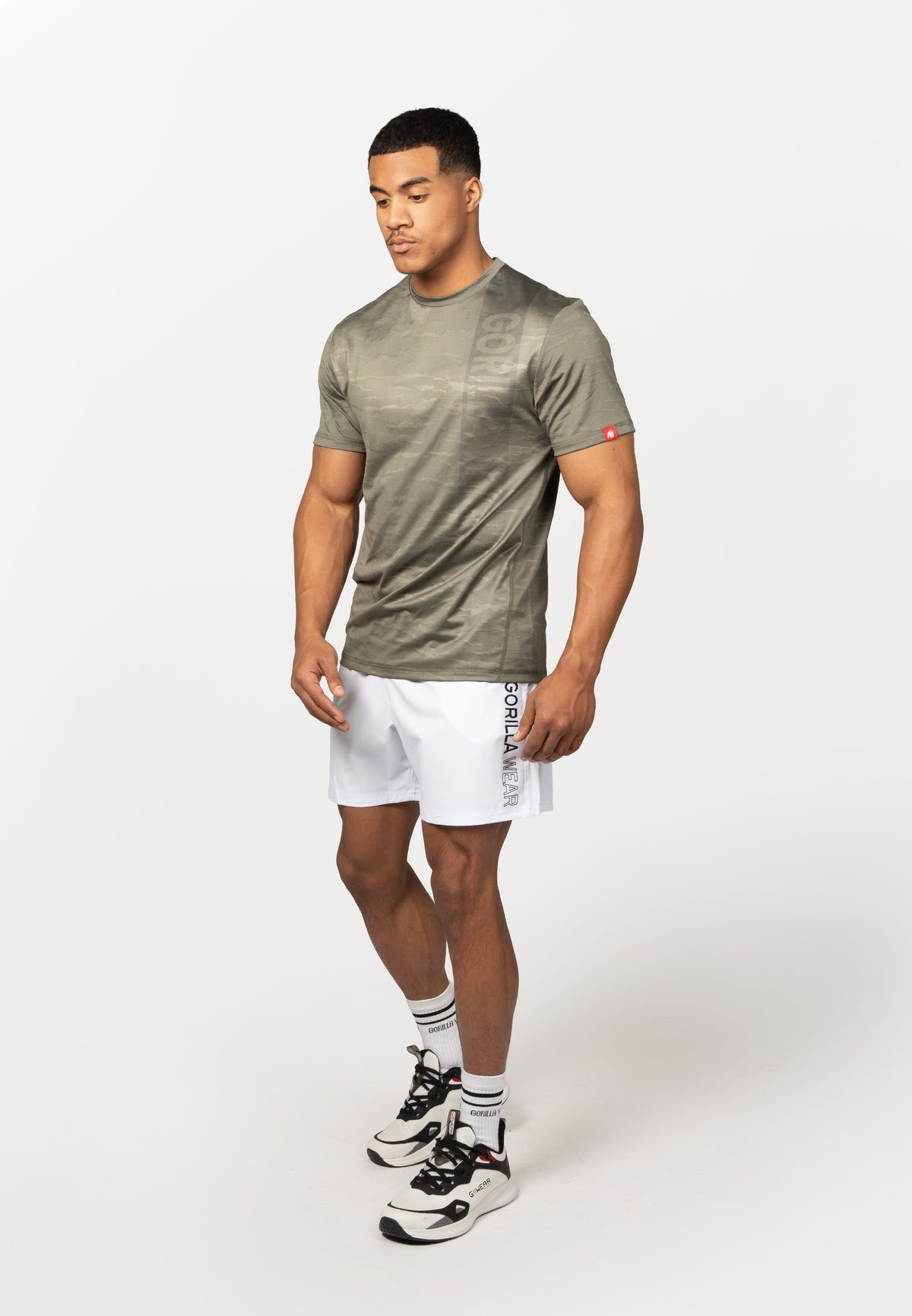 Gorilla Wear Westley T-shirt - Legergroen - In gebruik