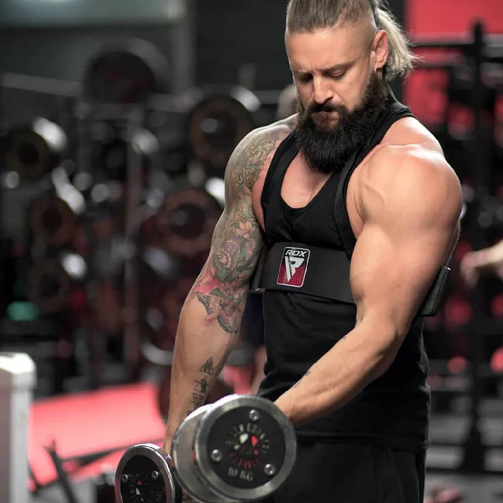 RDX Sports T2 Arm Blaster - Bicep Trainer - Zwart - In gebruik
