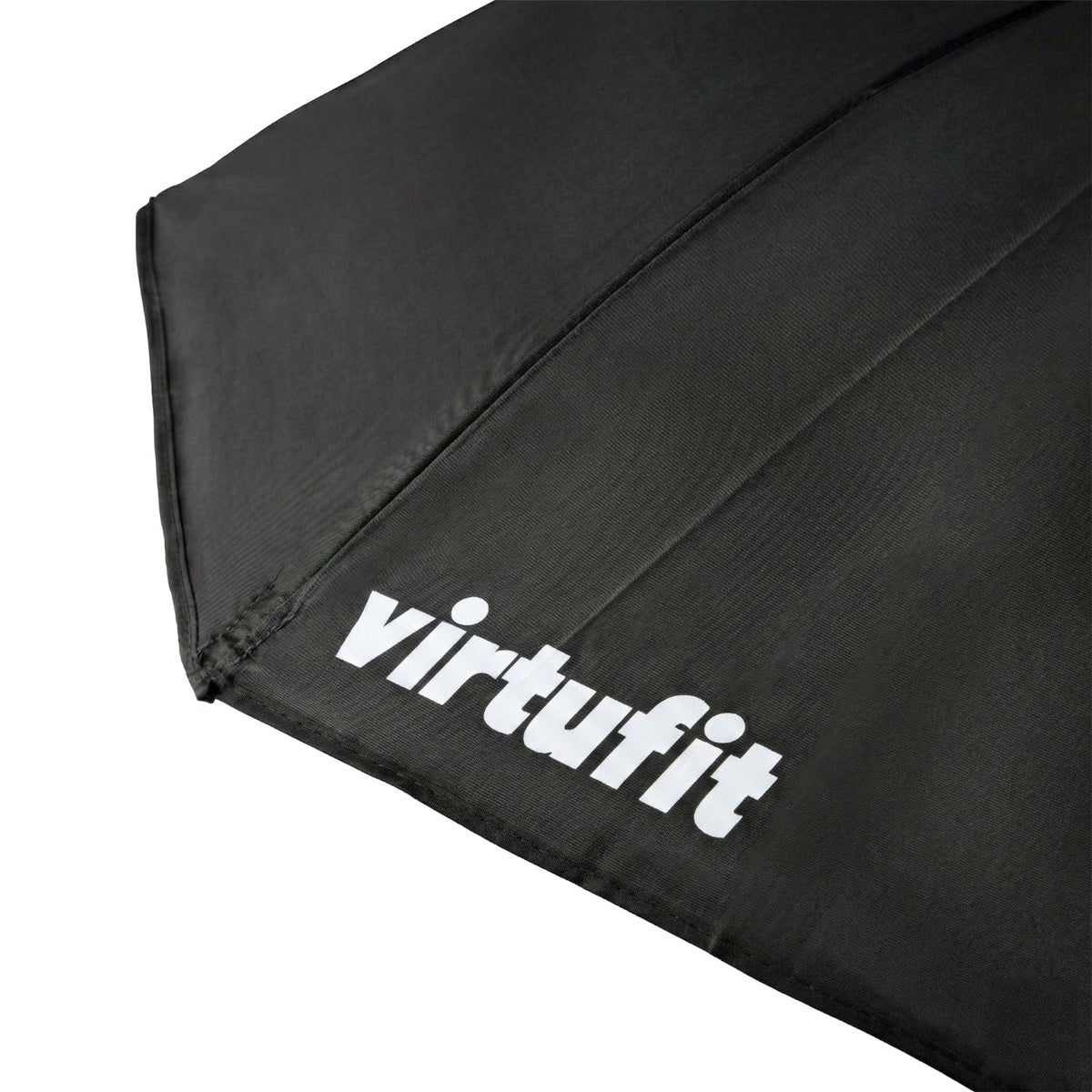 VirtuFit Opvouwbare Camping Stoel - Inclusief Universele Stoelparasol - Zwart - In gebruik