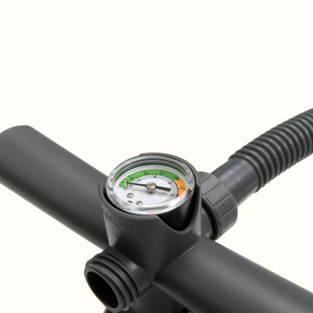 Retrospec Dual Action Pomp - Grijs - In gebruik