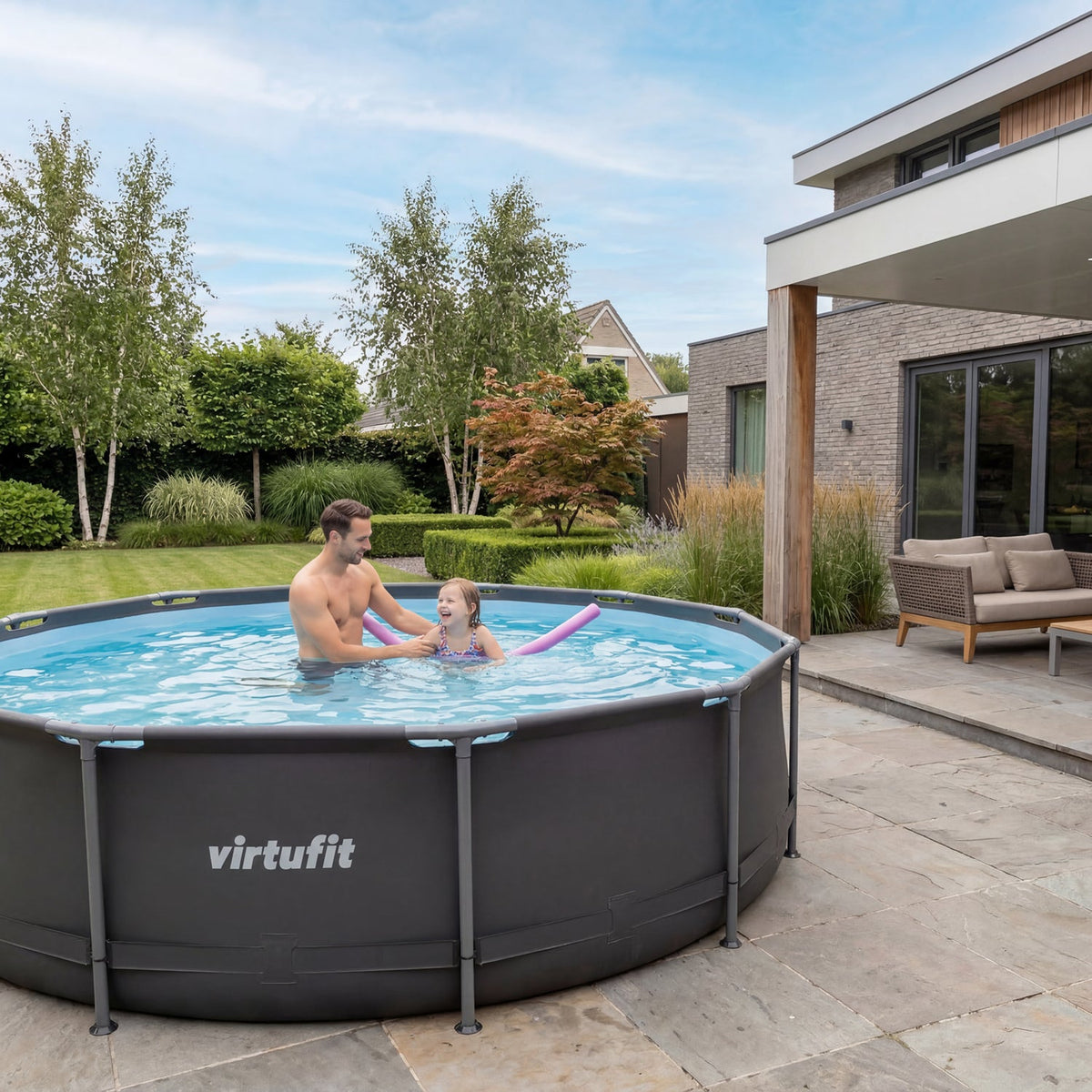 VirtuFit Rond Zwembad - Ø305 x 76 cm - Antraciet - Inclusief Filterpomp - In gebruik