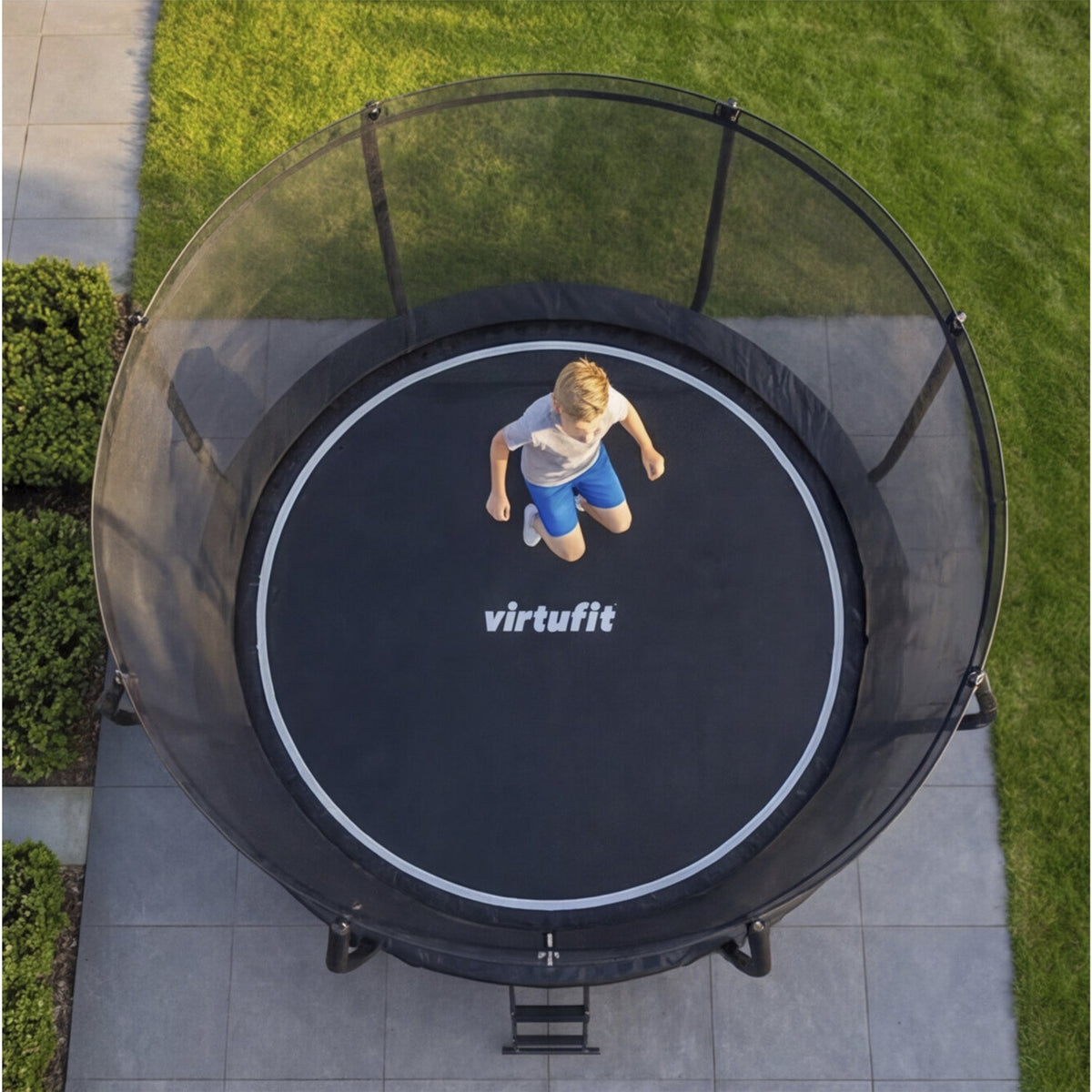 VirtuFit Premium Trampoline met Veiligheidsnet - Zwart - 366 cm - In gebruik
