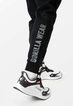 Gorilla Wear Dalton Essential Joggingbroek - Zwart - In gebruik