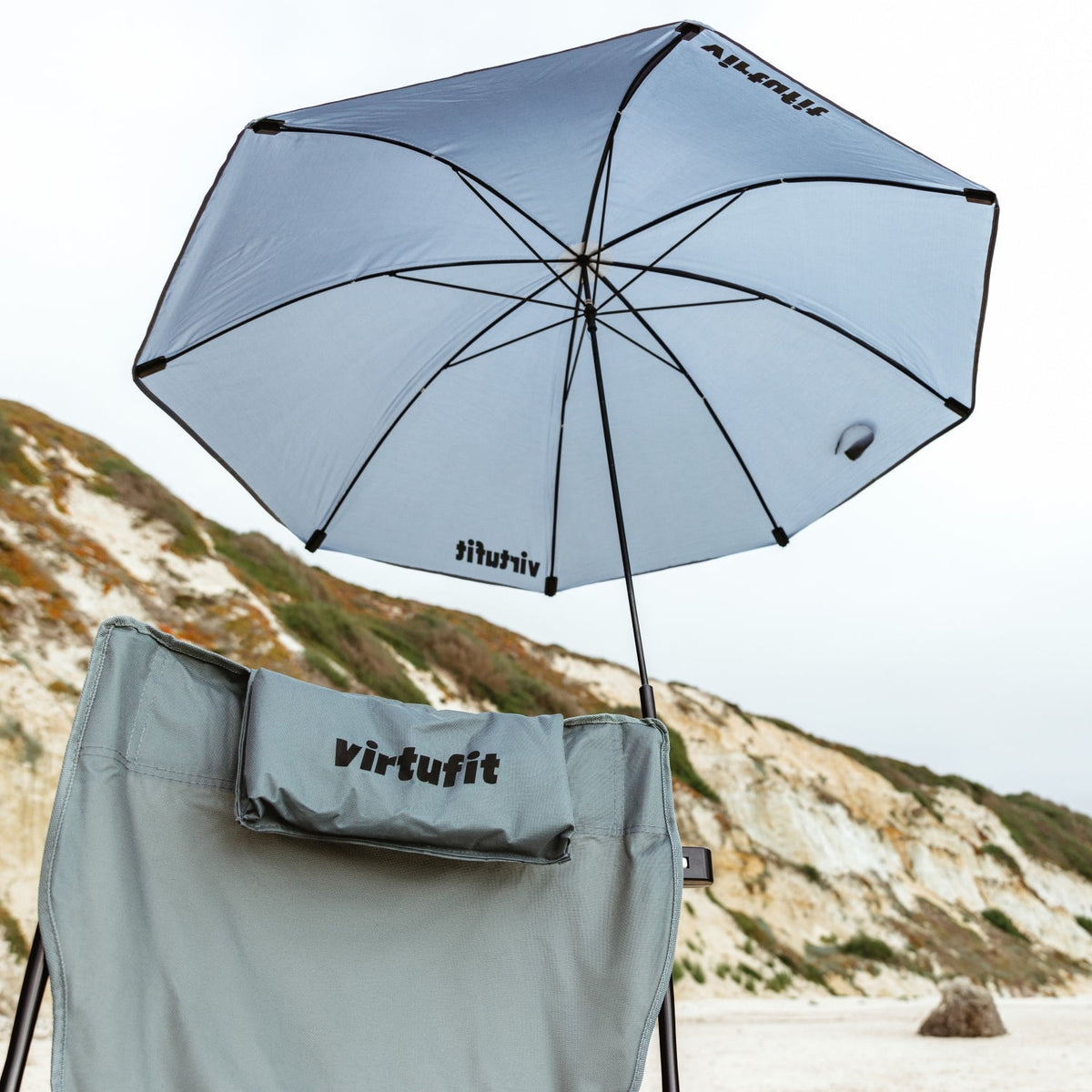 VirtuFit Opvouwbare Camping Stoel - Inclusief Universele Stoelparasol - Zwart - Aanzicht
